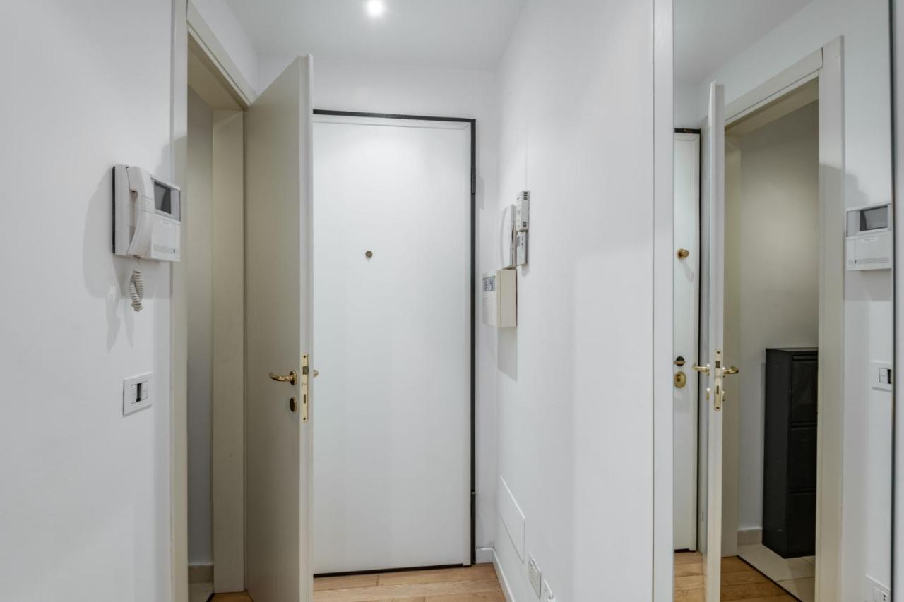 Easylife - Sofisticato Monolocale Con Terrazzino Nel Cuore Di Porta Venezia ミラノ エクステリア 写真